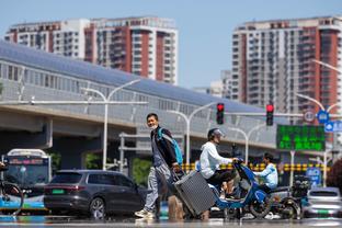 努尔基奇：我们要让比尔更多地参与进攻 他在场上很有活力